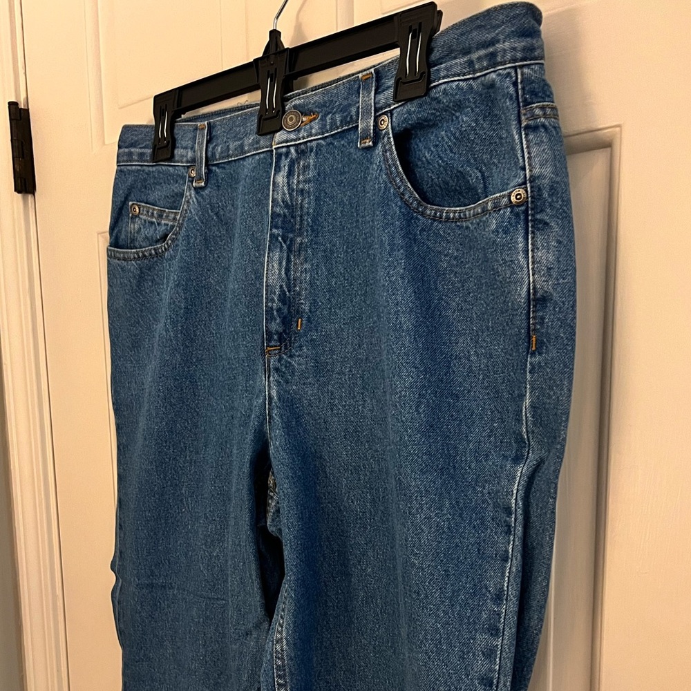 ⭐️Host Pick⭐️ Liz Claiborne Classic Blue Jeans size 14R - Picture 2 of 5